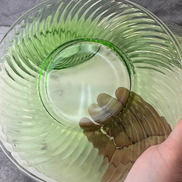 Vintage Green Uranium Glass Plates Set of 4 Spiral Optic Swirl Depression Glass - Picture 6 of 9